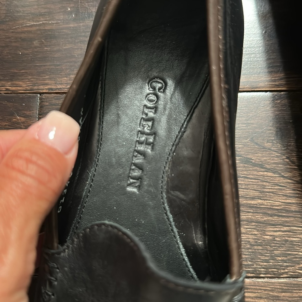 Cole Haan black ultra soft loafers with a simple brown trim size 6.5 - Picture 5 of 9